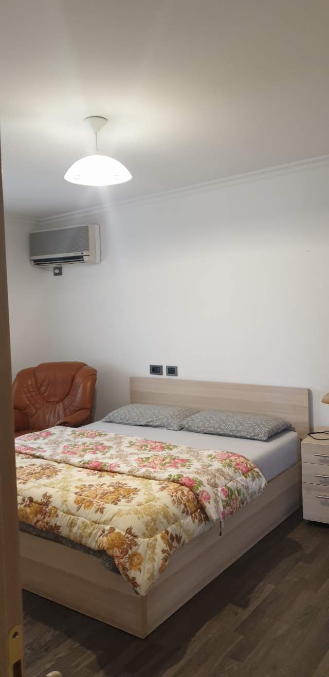 Tirane, Shitet Apartament cilësor & bollshëm, 2+1me 2-banjo, ballkon, kati 7, pallat ri 9 kat, sip.120m, Cmim 250'000€, rr.Sulejman Delvina, 30m Shesh