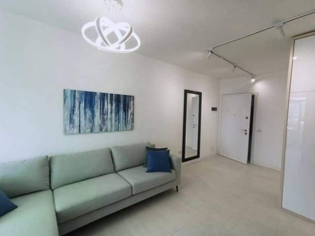 Tirane, shitet apartament 1+1, 77.000 Euro (Komuna e Parisit)