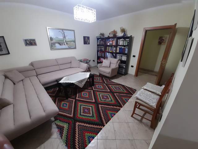 Tirane, jepet me qera apartament 2+1+BLK Kati 4, 90 m² 400 Euro (Todi Shkurti)