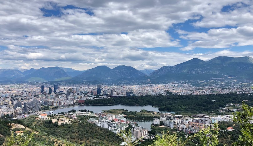 Tirane, jepet me qera apartament 2+1 Kati 2, 100 m² 350 € (Sauku i vjeter)