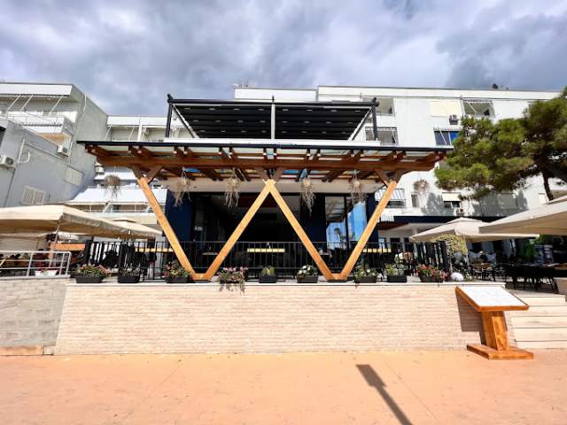 Durres, jepet me qera hotel Kati 0, 700 m² 70.000 Euro (Shkembi i Kavajes)