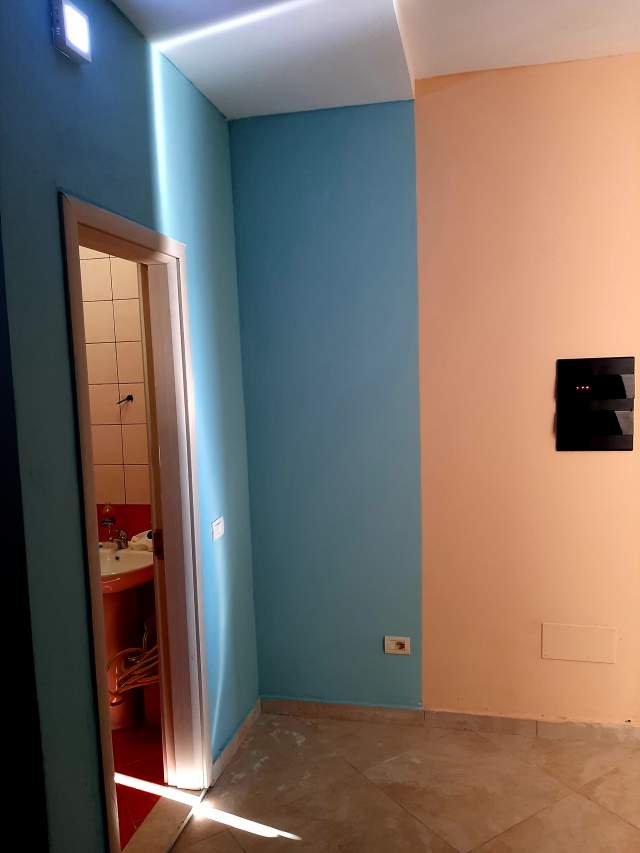 Tirane, jap me qera dyqan Kati 0, 40 m²  400 Euro