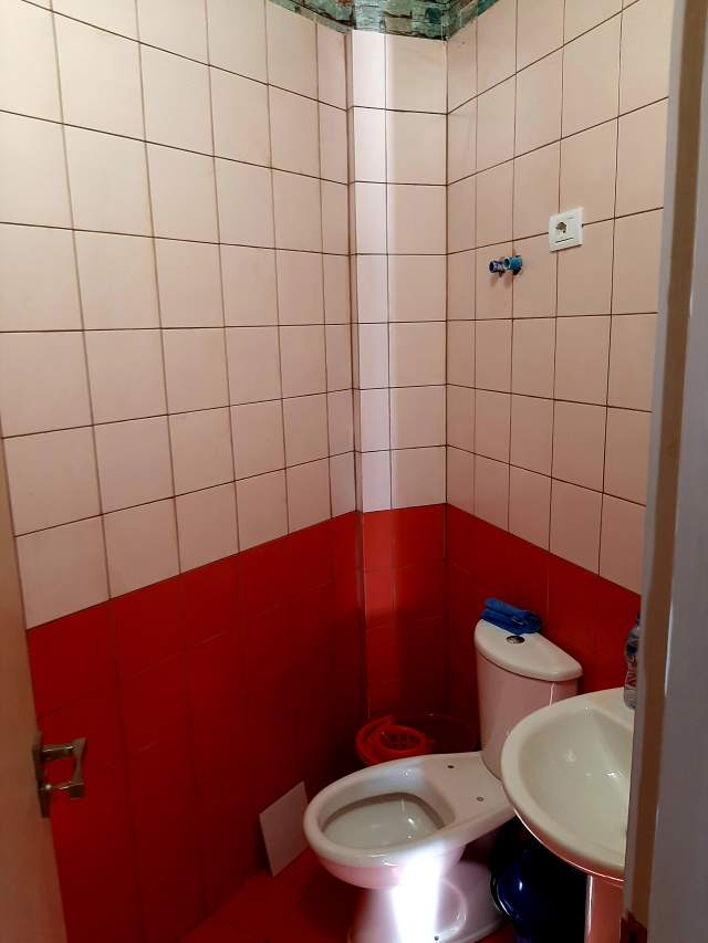 Tirane, jap me qera dyqan Kati 0, 40 m²  400 Euro