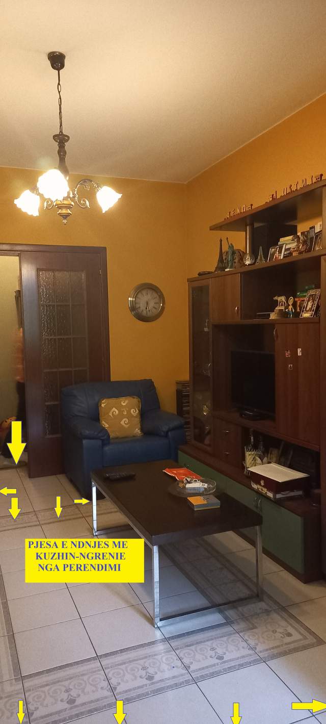 Tirane,Me Qera Apart bollshëm e cilësor, në qendër, tip. 2+1, Kati 3, pallat ekzistus 5-kate, 90m², qera 750 €/muaj, në blv B.Curri, tek pallatet dhe