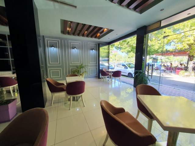 Tirane, jepet me qera bar-kafe Kati 0, 115 m² 700 Euro (Kombinat)
