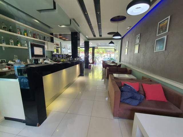 Tirane, jepet me qera bar-kafe Kati 0, 115 m² 700 Euro (Kombinat)