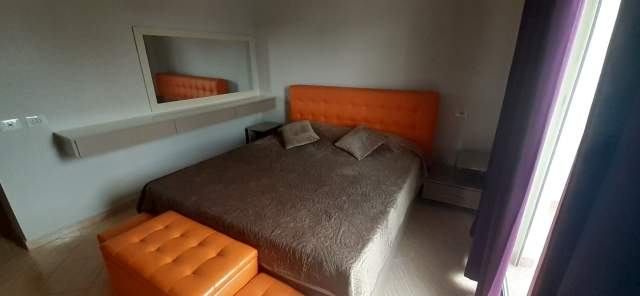 Tirane, jepet me qera apartament 2+1 te Don Bosko Kati 4, 450 Euro