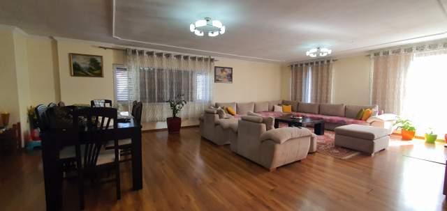 Tirane, jepet me qera apartament duplex Kati 1, 240 m² 1.000 Euro (Dritan Hoxha)
