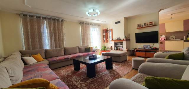 Tirane, jepet me qera apartament duplex Kati 1, 240 m² 1.000 Euro (Dritan Hoxha)