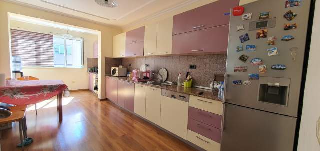 Tirane, jepet me qera apartament duplex Kati 1, 240 m² 1.000 Euro (Dritan Hoxha)