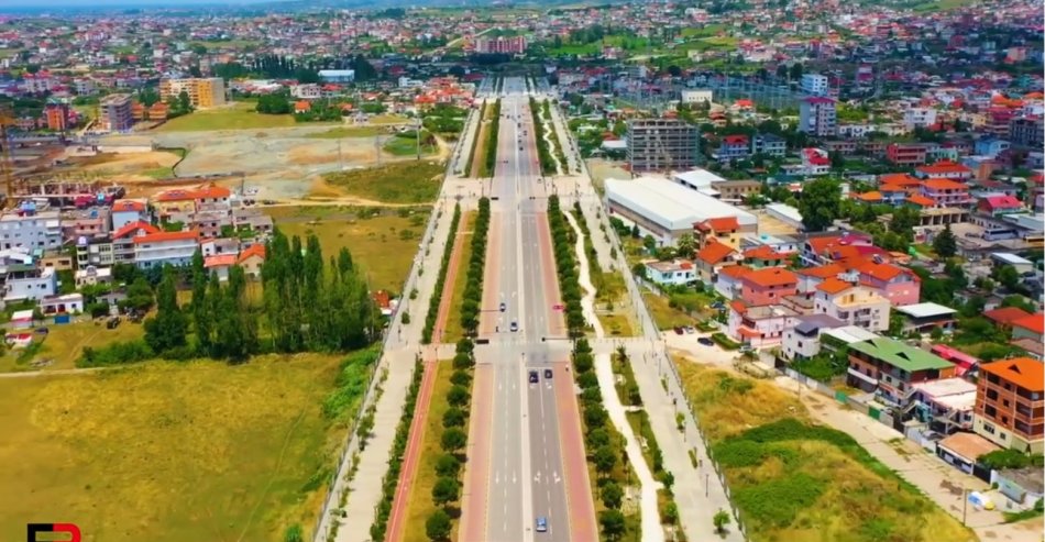 Tirane, jepet me qera apartament 3+1 Kati 2, 110 m² 500 € (Bulevardi i Ri)