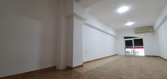 Tirane, jepet me qera dyqan Kati 0, 40 m² 30.000 Leke (Kombinat)