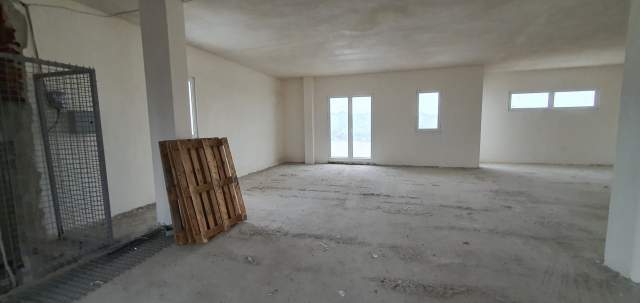 Tirane, jepet me qera magazine Kati 3, 250 m² 50.000 Leke