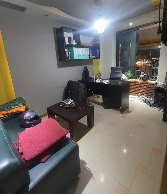 Tirane, jepet me qera ambjent biznesi Kati 1, 100 m² 100.000 Leke (kavajes)