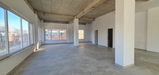 Tirane, jepet me qera ambjent biznesi Kati 1, 200 m² 1.500 Euro (17 marsi)