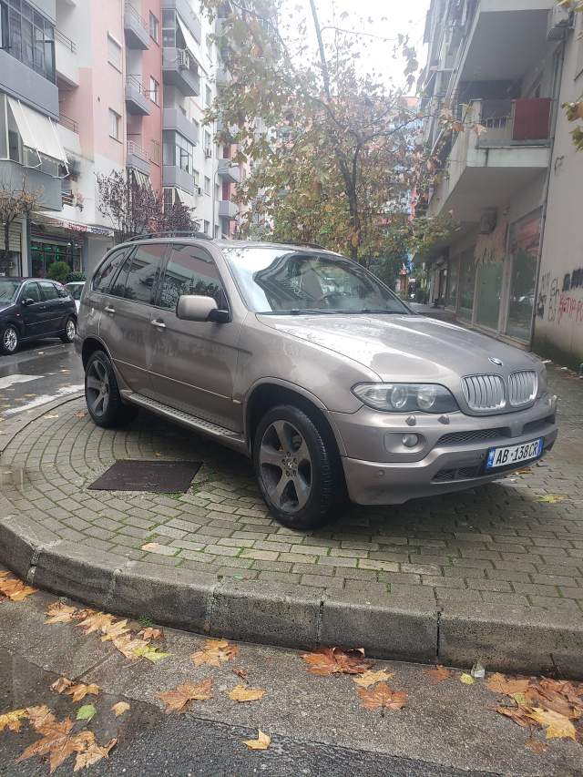 Tirane, shes xhip BMW X5 Viti 2004, 4.800 Euro