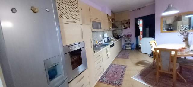 Tirane, shitet apartament 1+1+BLK Kati 5, 90 m² 85.000 Euro (Muzaket)