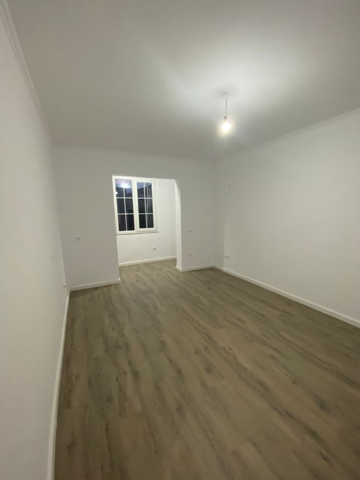 Tirane, shitet apartament 1+1 Kati 3, 72 m² 150.000 € (Rruga e Kavajes)