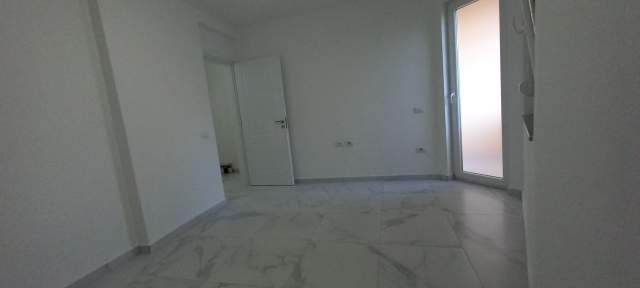 Tirane, shes ambjent biznesi Kati 0, 75 m² 115.000 Euro (artan lenja)