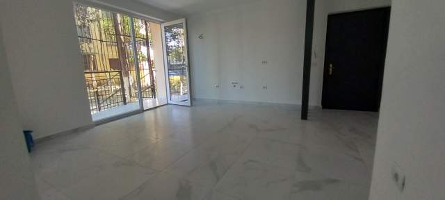 Tirane, shes ambjent biznesi Kati 0, 75 m² 115.000 Euro (artan lenja)