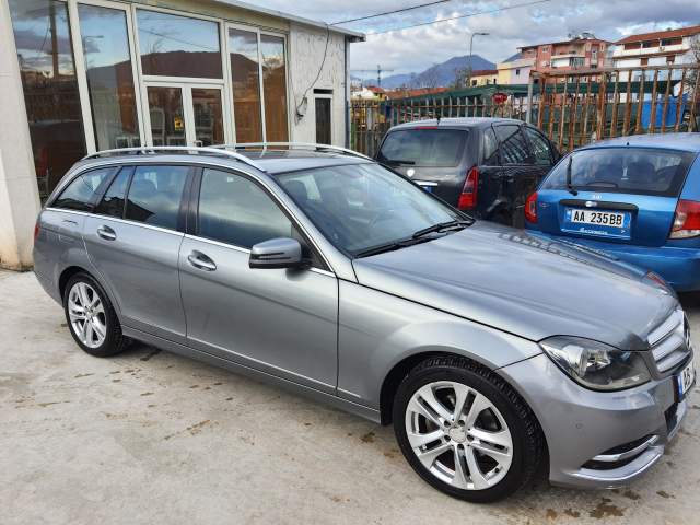 Tirane, shes makine karavan Mercedes-Benz Viti 2013, 10.600 Euro
