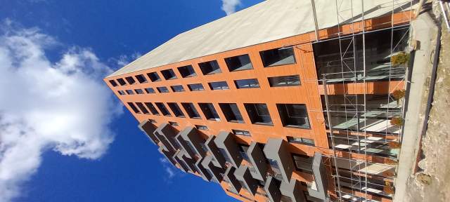 Tirane, jepet me qera zyre Kati 1, 72 m² 714 Euro (Ambjent zyre për qira te Komuna e Parisit)