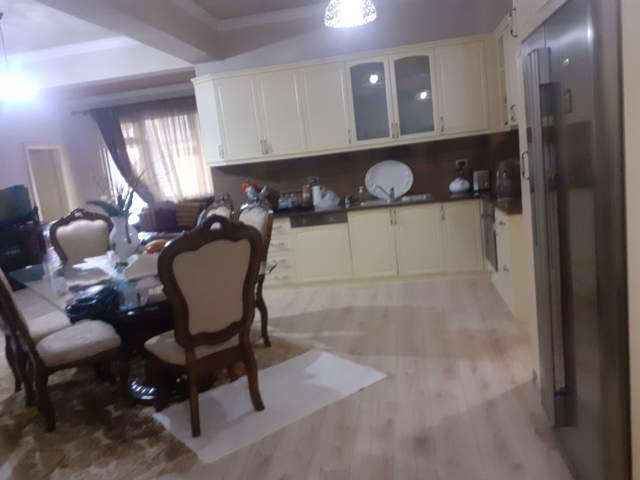 Tirane, shitet apartament 3+1. Sip 136 m². Cmimi 270.000 Euro (Rruga e Kavajes  afer Qendres Glob.)
