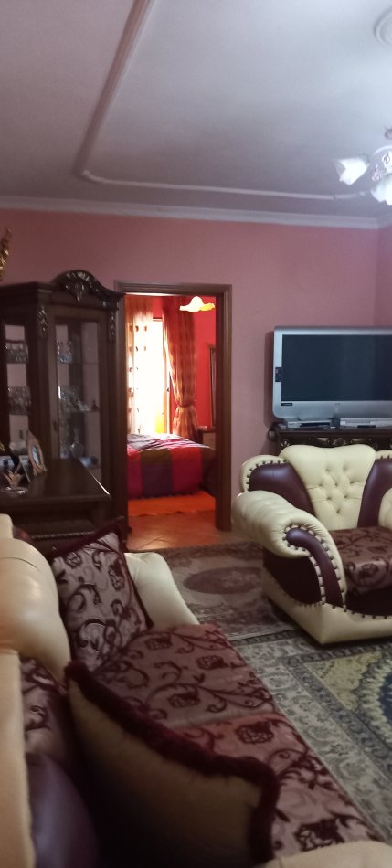 Tirane,Shitet Super-Okazion Apart bollshëm tip 3+1,kat 4,pallat ekzistus, siperfaqa 140m², Cmimi 1'000 €/m², në rr.A.Demi, tek Sh "Kushtrimi Lirisë",100m Lana/Maternitetit Ri dhe 300m nga Ura Brrylit/Unaza
