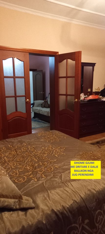 Tirane,Shitet Super-Okazion Apart bollshëm tip 3+1,kat 4,pallat ekzistus, siperfaqa 140m², Cmimi 1'000 €/m², në rr.A.Demi, tek Sh "Kushtrimi Lirisë",100m Lana/Maternitetit Ri dhe 300m nga Ura Brrylit/Unaza