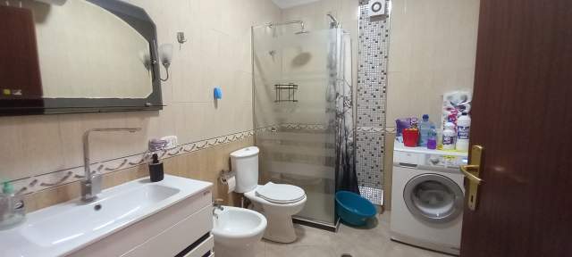 Tirane, jepet me qera apartament 2+1+A Kati 3, 75 m² 450 Euro (Shkollae Baletit)
