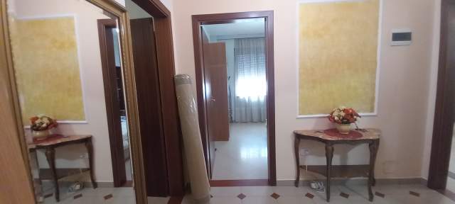 Tirane, jepet me qera apartament 2+1+A Kati 3, 75 m² 450 Euro (Shkollae Baletit)