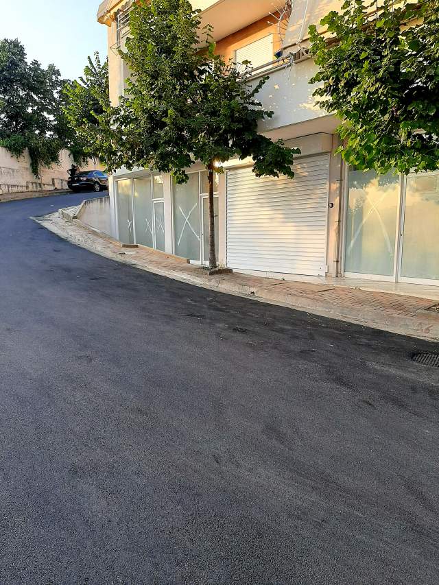 Tirane, jap me qera dyqan Kati 0, 40 m²  400 Euro