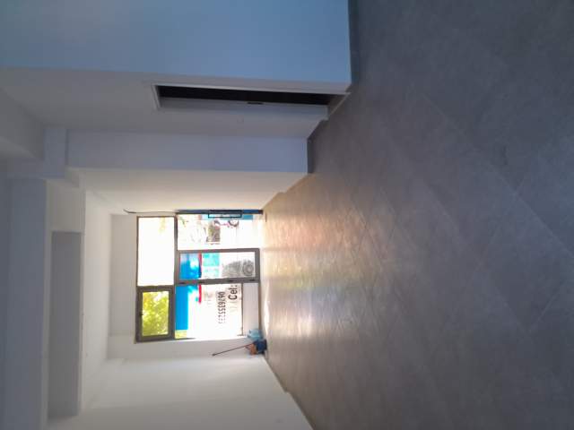 Tirane, shes dyqan Kati 0, 71 m² 120.000 Euro (Pallatet Orion tek Rajoni 4 Ambulance 10)