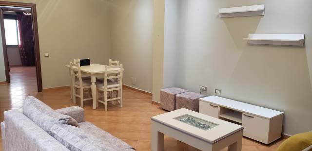 Tirane, jepet me qera apartament 2+1+BLK Kati 3, 105 m² 35.000 Leke (Rr. Thesarit Fresk)