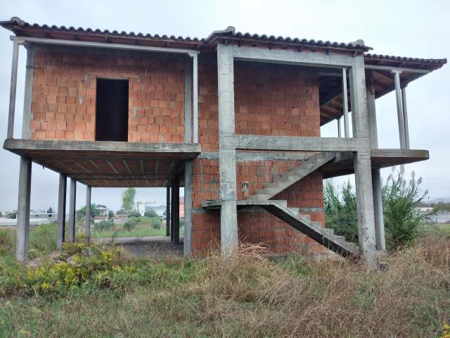 Tirane, shitet shtepi 3+1+A Kati 2, Siperfaqe 260 m²,çmimi  110.000 Euro (Kamez)