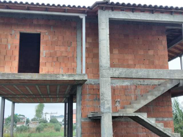 Tirane, shitet shtepi 3+1+A Kati 2, Siperfaqe 260 m²,çmimi  110.000 Euro (Kamez)
