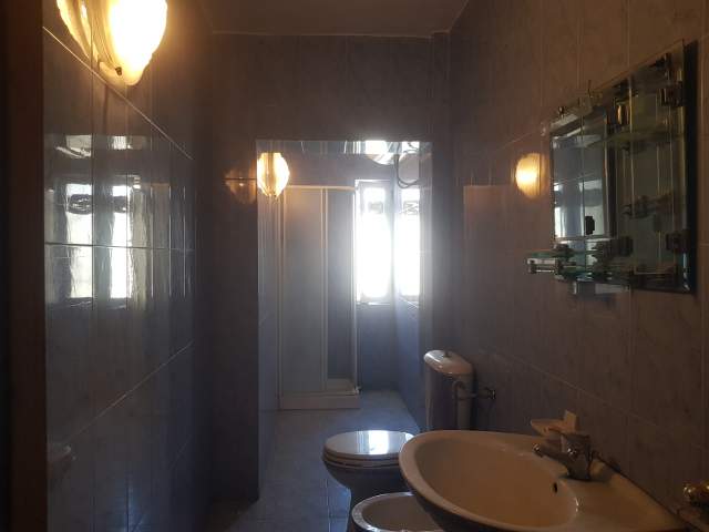 Shkoder, jepet me qera apartament 1+1 Kati 5, 68 m² 20.000 Leke (Parruce)