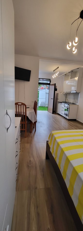 Tirane, shitet shtepi 1 Katshe Kati 0, 200 m² 150.000 Euro (rruga halit bega)