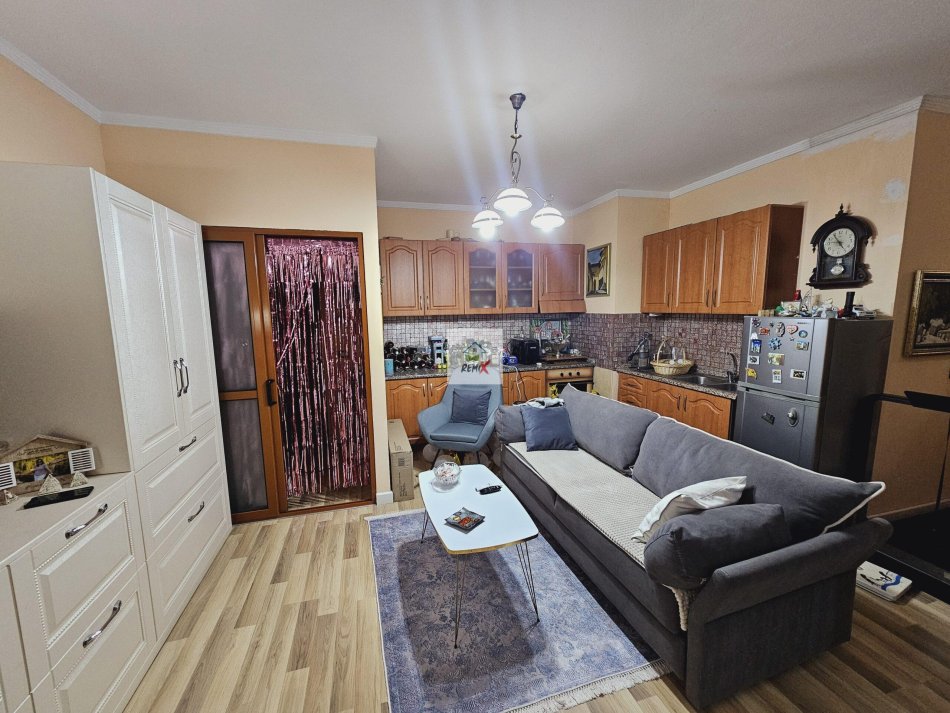 APARTAMENT 2+1+2 PER SHITJE PRANE ISH RAJONIT