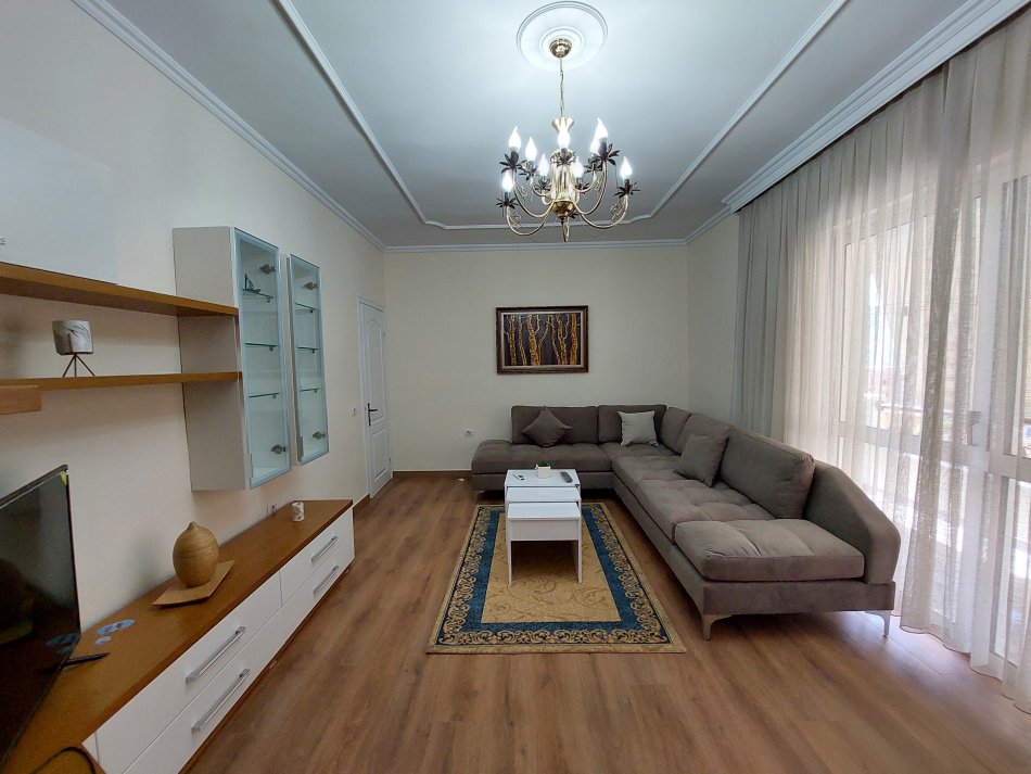 JAPIM ME QIRA APARTAMENT 2+1 TE PAZARI I RI