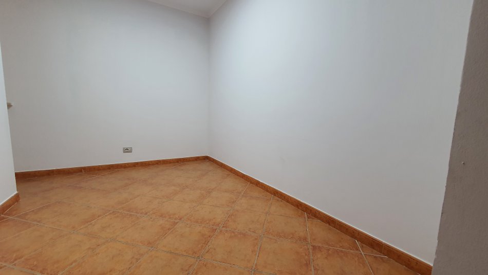 Apartamnet me qera, Shkolla e Baletit