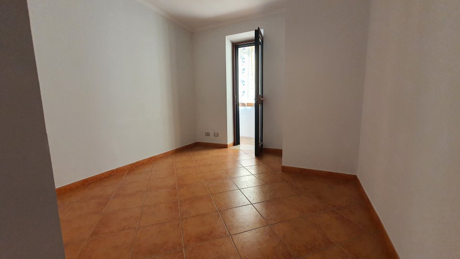 Apartamnet me qera, Shkolla e Baletit