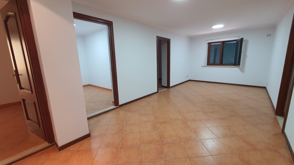 Apartamnet me qera, Shkolla e Baletit