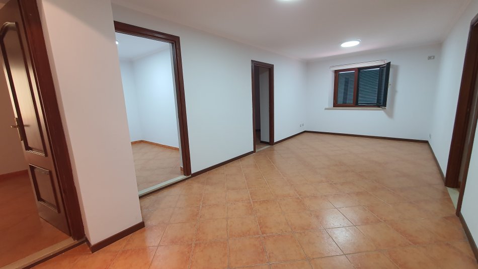 Apartamnet me qera, Shkolla e Baletit