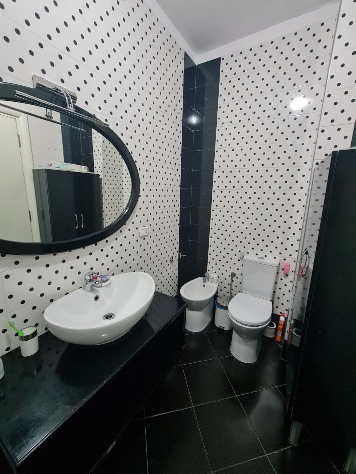 Tirane, shitet apartament 2+1+Aneks+Ballkon Kati 2, 82 m² 125.000 € 