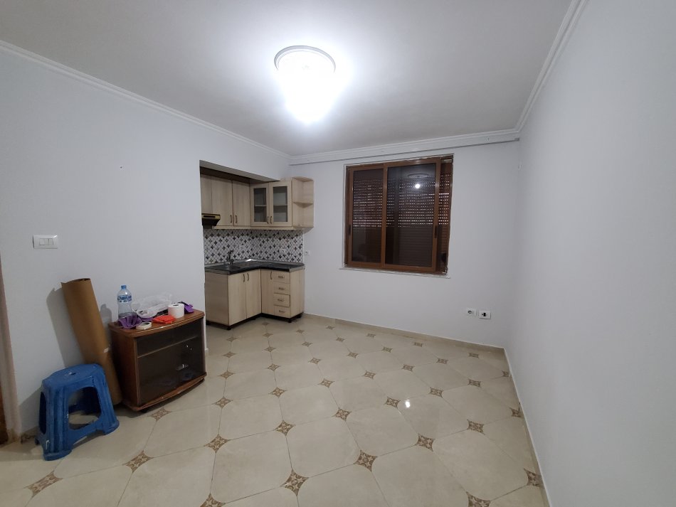Tirane, shitet apartament 1+1, Kati 1, 55 m² 66,000 € (Rruga &quot;Aleksander Moisiu&quot;)