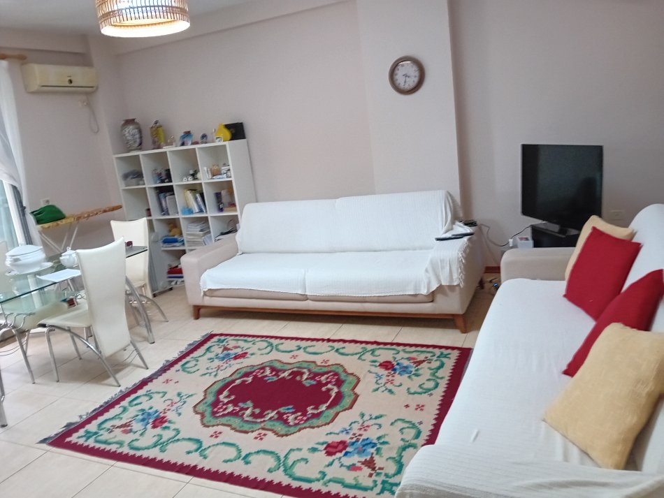 Tirane, Shitet Apartament 1+1 me Hipotek. Siperfaqe 82 m2. Cmimi 125 000. ( Kodra e Diellit. Rruga Rrapo Hekali )