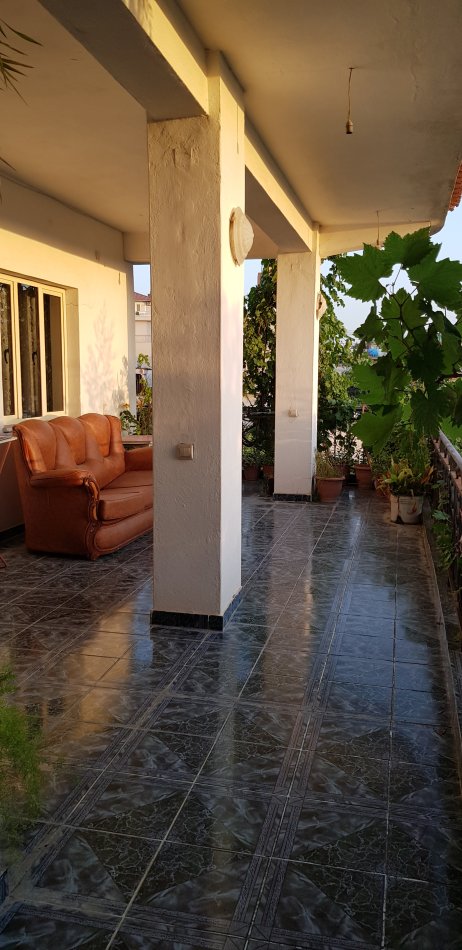 Tirane, jepet me qera shtepi 2+1+Ballkon Kati 2, 80 m² 400 € (Kristaq capo)