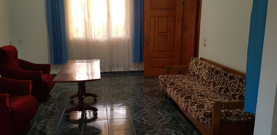 Tirane, jepet me qera shtepi 2+1+Ballkon Kati 2, 80 m² 400 € (Kristaq capo)
