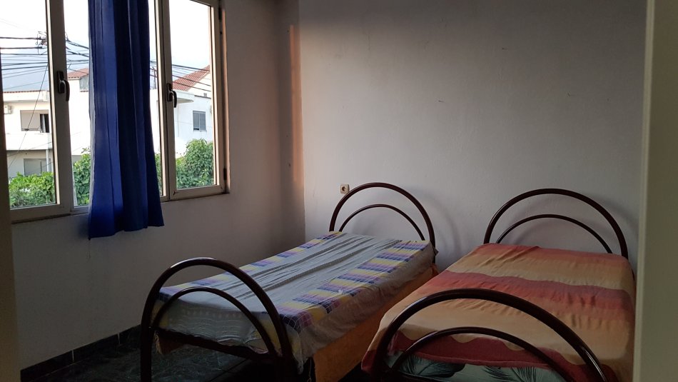 Tirane, jepet me qera shtepi 2+1+Ballkon Kati 2, 80 m² 400 € (Kristaq capo)